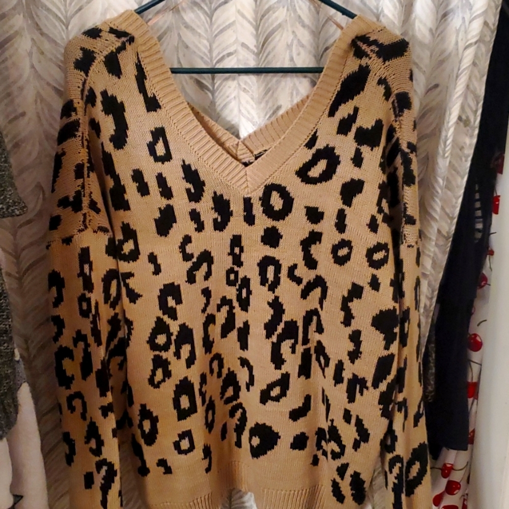 Leopard v neck front and back sweater size 2xl